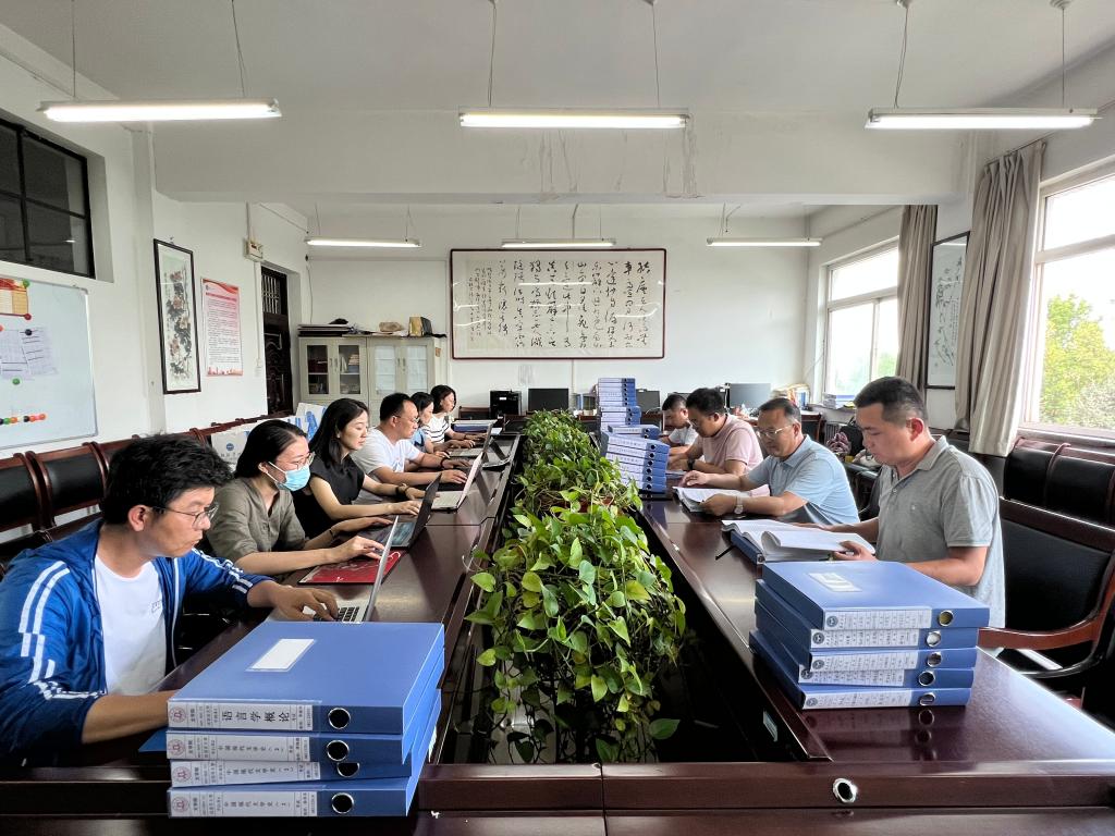 沒有暑假 追趕超越 文學(xué)院穩(wěn)步推進(jìn)本科教育教學(xué)審核評估工作